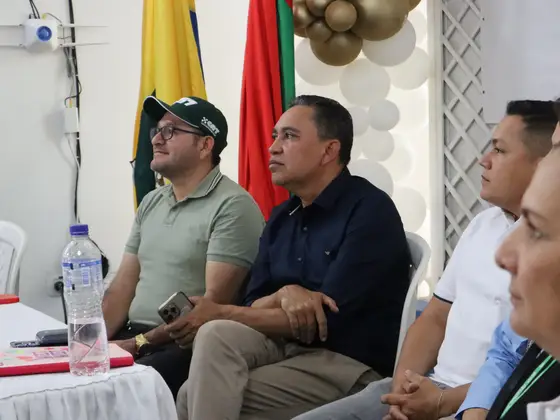 Germán Rozo en la mesa directiva de un evento institucional