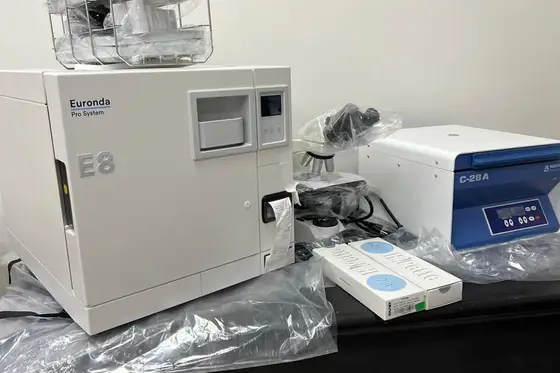 Autoclave y equipos de esterilización entregados a los centros de salud