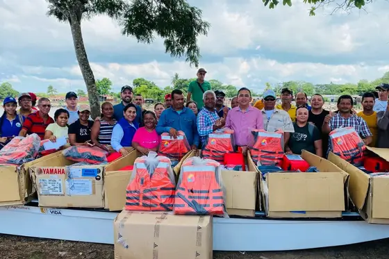 Entrega de motores y equipos a las asociaciones de pescadores de Arauca