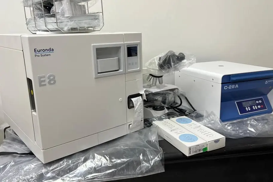 Autoclave y equipos de esterilización entregados a los centros de salud